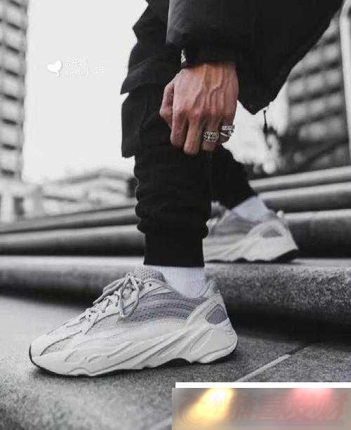 YEEZY700-ӲΪ